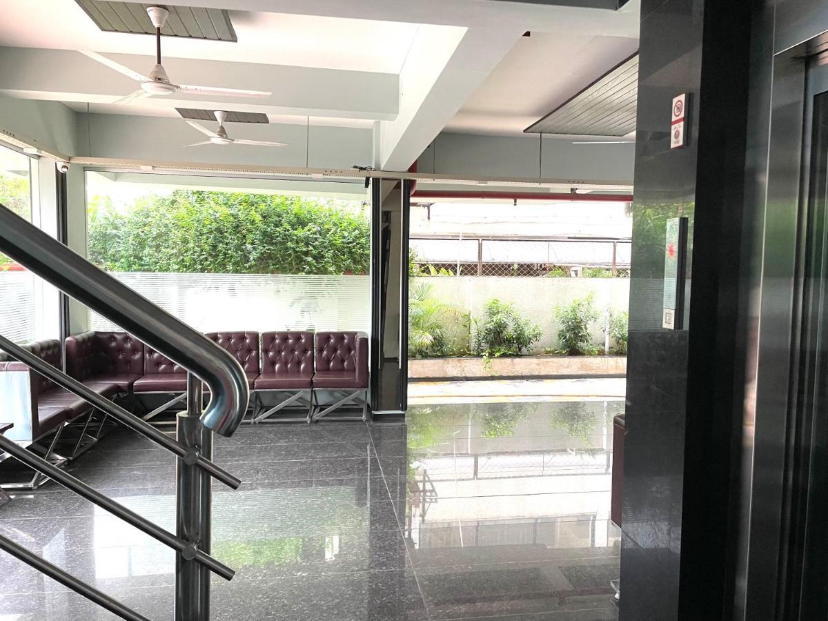 Hotel Airport Kk ナーグプル エクステリア 写真